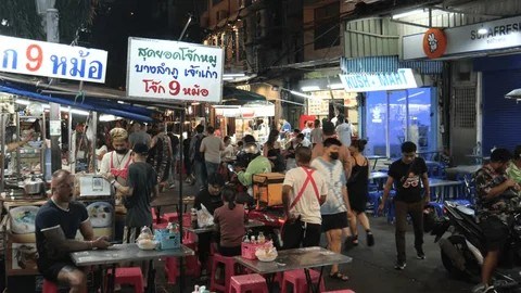 Peak Season vs. Shoulder Season: How Timing Changes Your Travel Budget by 50% | Travel Budget Pro